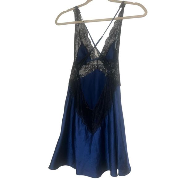 ✨Victoria's Secret Lace Detail Slip Sz Small Navy Chemises✨ - Picture 6 of 8